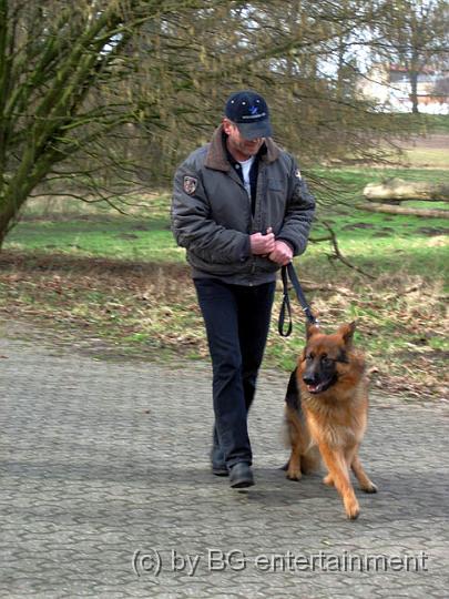 IMG_4068.jpg - Wie immer wird ein Hund zu Demonstrationszwecken auch mal rausgepickt.