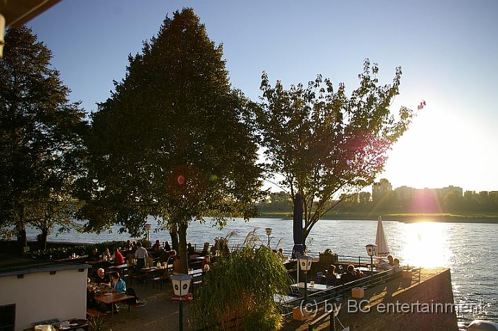 IMGP2949.jpg - im Hintergrund das Rheincenter Neuss