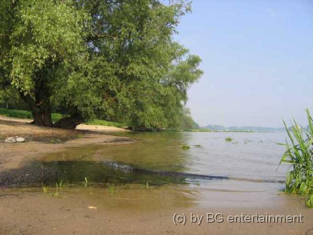 photo05.jpg - Sandstrand in Lörick