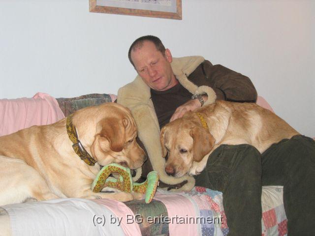 IMG_3803.jpg - zwei Hunde und eine Schlange...